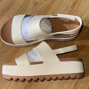 Reef size 9 water vista new Women's White and Tan Sandals
